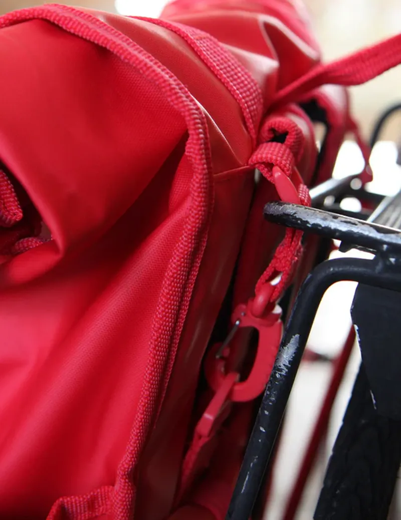 Goodordering Monochrome Rolltop Backpack Pannier Red 2.0-3