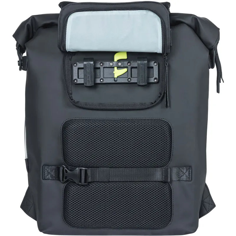 Basil SoHo 17L Backpack in Black-3